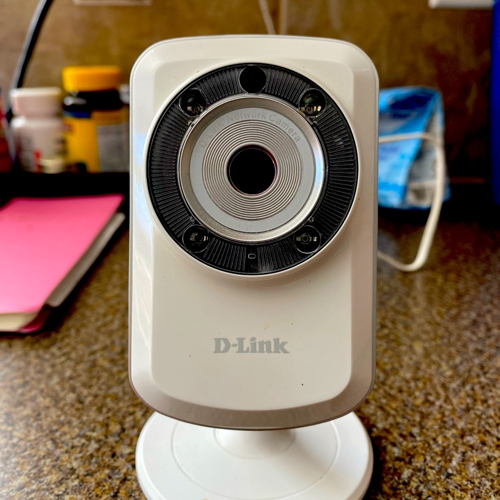 D-Link Day & Night Wi-Fi Camera with Wi-Fi Extender (White)